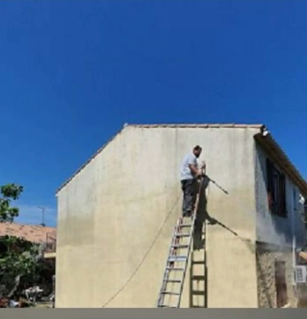 Démoussage et nettoyage de toiture, avant travaux